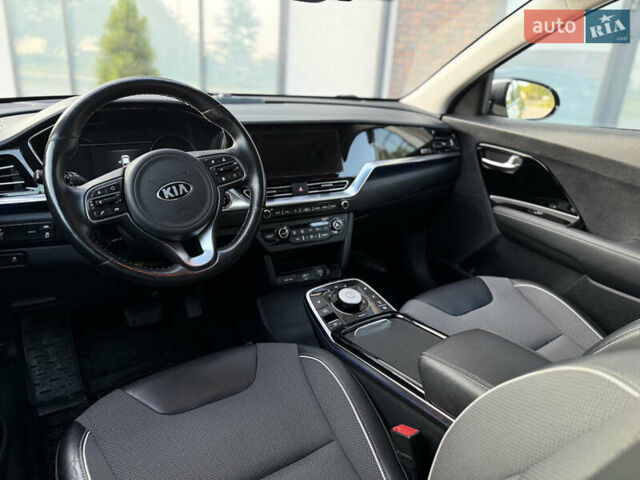 Серый Киа Niro, объемом двигателя 0 л и пробегом 94 тыс. км за 17950 $, фото 34 на Automoto.ua