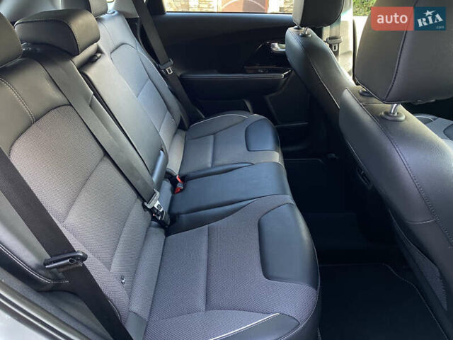 Серый Киа Niro, объемом двигателя 0 л и пробегом 59 тыс. км за 21299 $, фото 45 на Automoto.ua