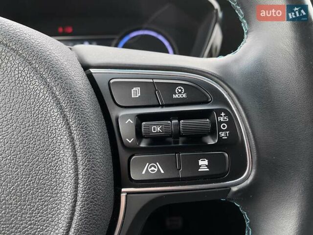 Серый Киа Niro, объемом двигателя 0 л и пробегом 86 тыс. км за 24400 $, фото 5 на Automoto.ua