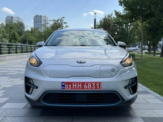 Серый Киа Niro, объемом двигателя 2 л и пробегом 98 тыс. км за 19400 $, фото 7 на Automoto.ua