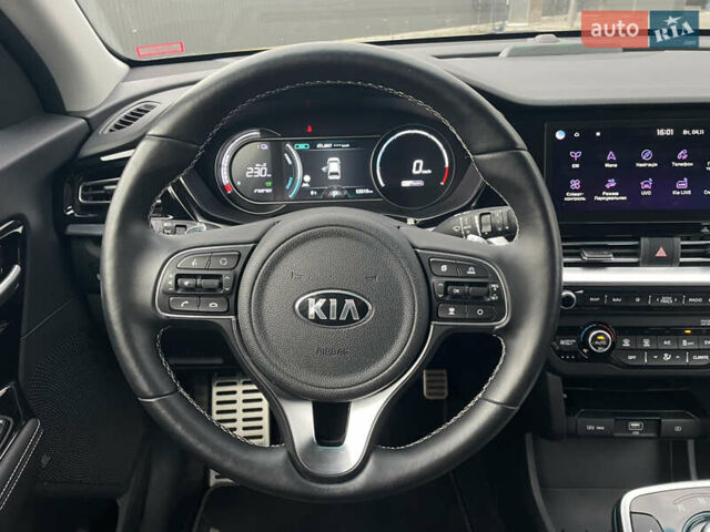 Сірий Кіа Niro, об'ємом двигуна 0 л та пробігом 52 тис. км за 22999 $, фото 37 на Automoto.ua