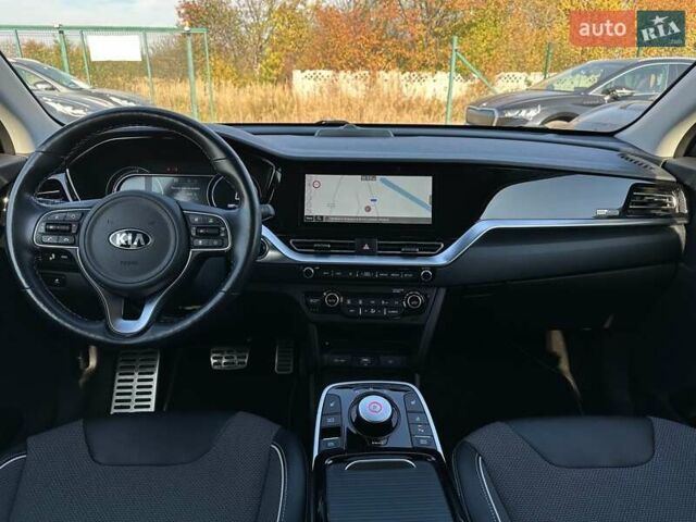 Сірий Кіа Niro, об'ємом двигуна 0 л та пробігом 37 тис. км за 24600 $, фото 80 на Automoto.ua