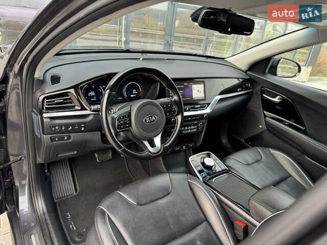 Серый Киа Niro, объемом двигателя 0 л и пробегом 147 тыс. км за 18450 $, фото 41 на Automoto.ua