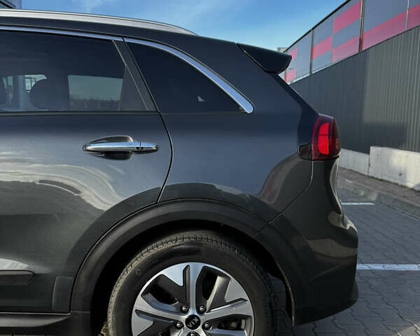 Серый Киа Niro, объемом двигателя 0 л и пробегом 86 тыс. км за 23400 $, фото 10 на Automoto.ua