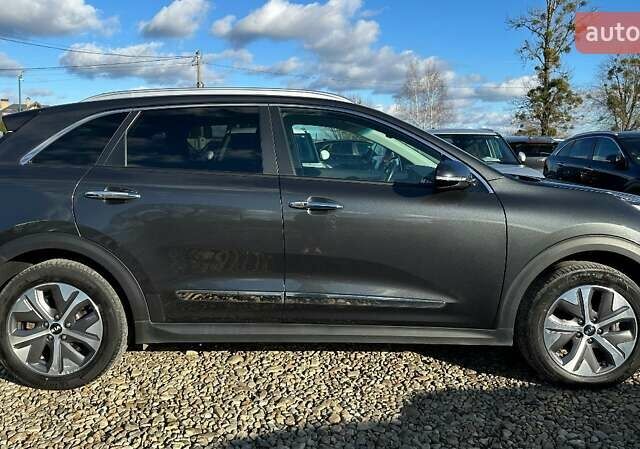 Серый Киа Niro, объемом двигателя 0 л и пробегом 54 тыс. км за 23900 $, фото 25 на Automoto.ua