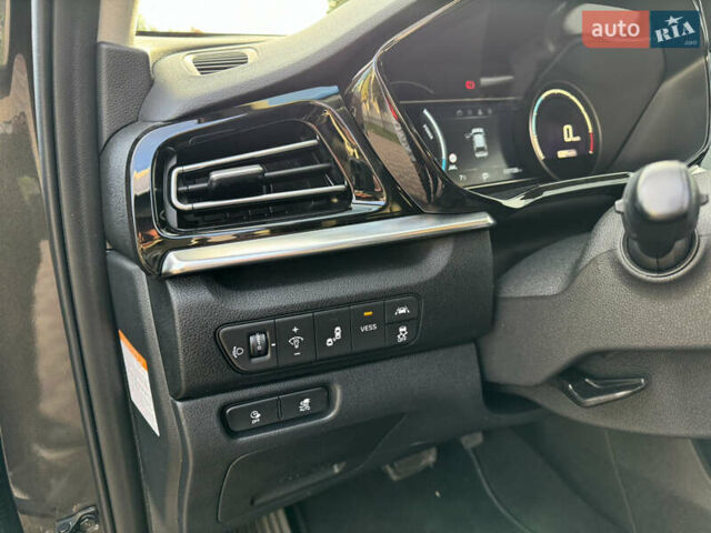 Серый Киа Niro, объемом двигателя 0 л и пробегом 117 тыс. км за 19300 $, фото 9 на Automoto.ua