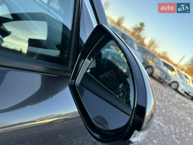 Серый Киа Niro, объемом двигателя 0 л и пробегом 55 тыс. км за 18899 $, фото 6 на Automoto.ua