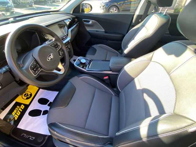 Сірий Кіа Niro, об'ємом двигуна 39 л та пробігом 27 тис. км за 17600 $, фото 8 на Automoto.ua