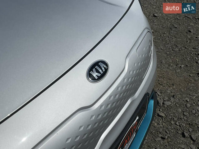 Серый Киа Niro, объемом двигателя 0 л и пробегом 51 тыс. км за 21760 $, фото 13 на Automoto.ua