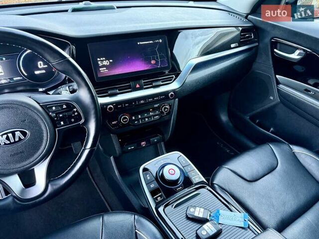Киа Niro 2021 в Бердичеве на Automoto.ua Серый Киа Niro, объемом двигателя 0 л и пробегом 82 тыс. км за 19250 $, фото 62 на Automoto.ua