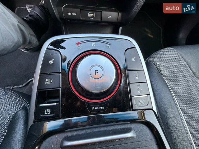 Серый Киа Niro, объемом двигателя 0 л и пробегом 157 тыс. км за 18350 $, фото 40 на Automoto.ua