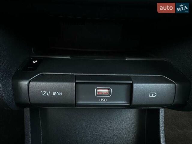 Сірий Кіа Niro, об'ємом двигуна 0 л та пробігом 37 тис. км за 24600 $, фото 67 на Automoto.ua