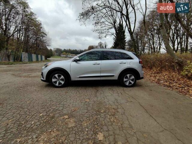 Сірий Кіа Niro, об'ємом двигуна 1.58 л та пробігом 115 тис. км за 19800 $, фото 1 на Automoto.ua
