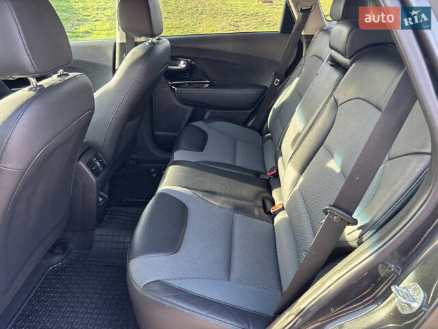 Серый Киа Niro, объемом двигателя 0 л и пробегом 200 тыс. км за 16900 $, фото 9 на Automoto.ua
