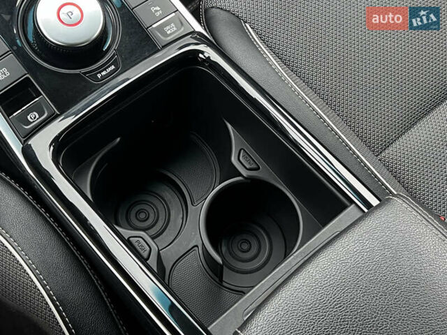 Серый Киа Niro, объемом двигателя 0 л и пробегом 107 тыс. км за 20903 $, фото 52 на Automoto.ua