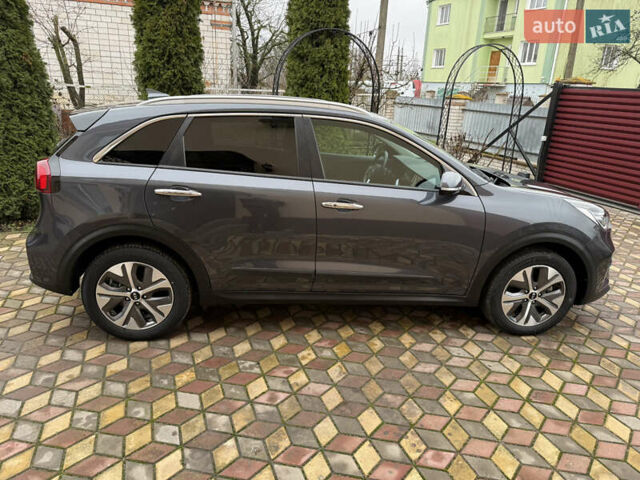 Сірий Кіа Niro, об'ємом двигуна 0 л та пробігом 50 тис. км за 22300 $, фото 5 на Automoto.ua