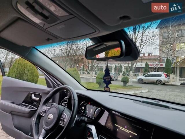 Серый Киа Niro, объемом двигателя 0 л и пробегом 42 тыс. км за 22850 $, фото 41 на Automoto.ua