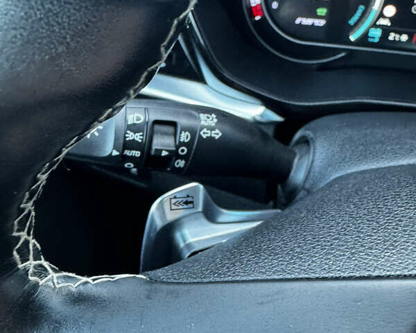 Серый Киа Niro, объемом двигателя 0 л и пробегом 86 тыс. км за 23400 $, фото 94 на Automoto.ua