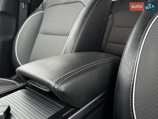 Серый Киа Niro, объемом двигателя 0 л и пробегом 88 тыс. км за 21800 $, фото 20 на Automoto.ua