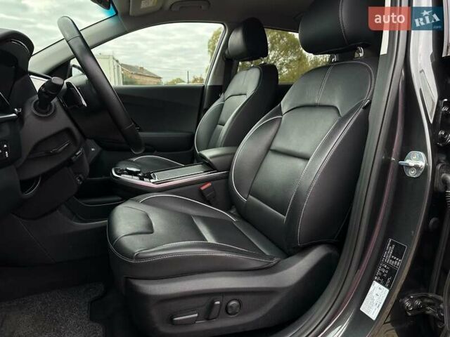 Серый Киа Niro, объемом двигателя 0 л и пробегом 62 тыс. км за 24600 $, фото 2 на Automoto.ua