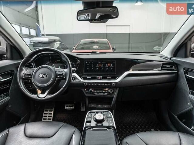 Сірий Кіа Niro, об'ємом двигуна 0 л та пробігом 77 тис. км за 14950 $, фото 12 на Automoto.ua