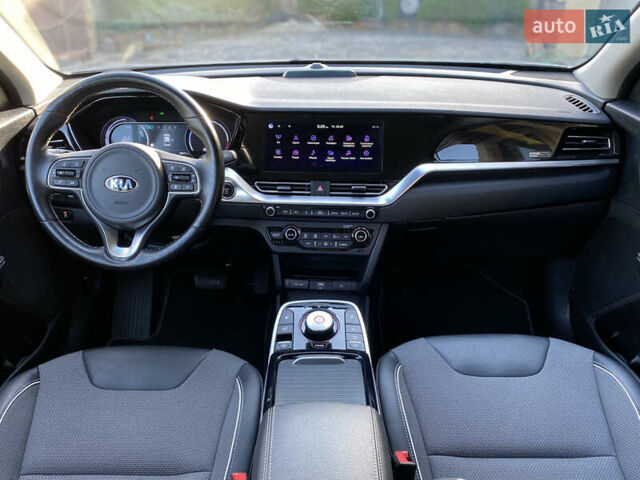 Серый Киа Niro, объемом двигателя 0 л и пробегом 59 тыс. км за 21299 $, фото 28 на Automoto.ua