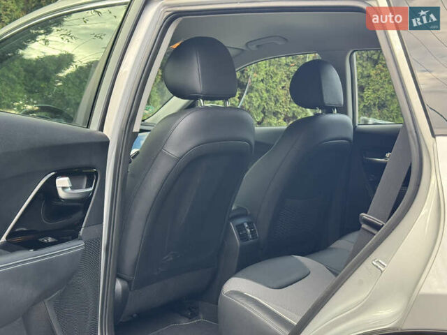 Сірий Кіа Niro, об'ємом двигуна 0 л та пробігом 141 тис. км за 17799 $, фото 34 на Automoto.ua