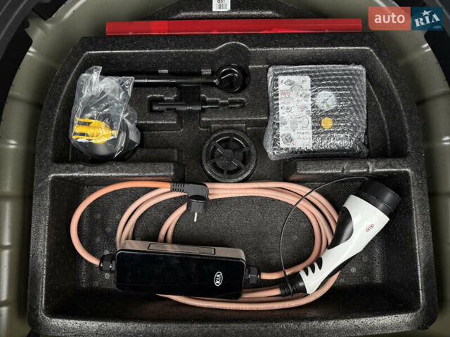 Серый Киа Niro, объемом двигателя 0 л и пробегом 82 тыс. км за 22900 $, фото 91 на Automoto.ua