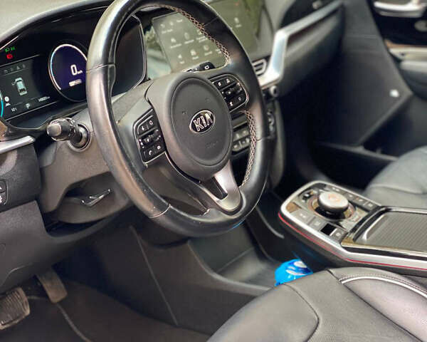 Серый Киа Niro, объемом двигателя 0 л и пробегом 149 тыс. км за 18550 $, фото 20 на Automoto.ua