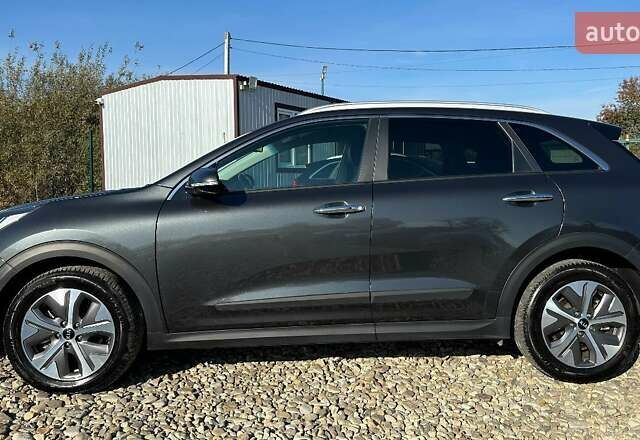 Сірий Кіа Niro, об'ємом двигуна 0 л та пробігом 37 тис. км за 23600 $, фото 21 на Automoto.ua