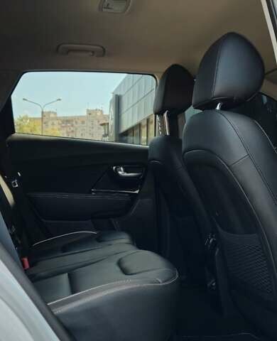Серый Киа Niro, объемом двигателя 0 л и пробегом 32 тыс. км за 23500 $, фото 44 на Automoto.ua