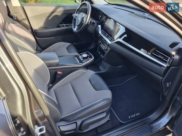 Серый Киа Niro, объемом двигателя 0 л и пробегом 121 тыс. км за 18750 $, фото 28 на Automoto.ua