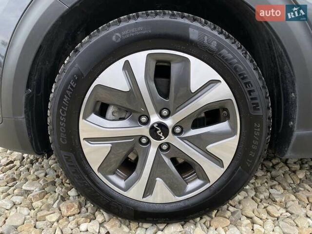 Сірий Кіа Niro, об'ємом двигуна 0 л та пробігом 86 тис. км за 23400 $, фото 24 на Automoto.ua