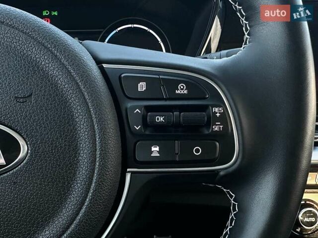 Серый Киа Niro, объемом двигателя 0 л и пробегом 54 тыс. км за 23900 $, фото 9 на Automoto.ua