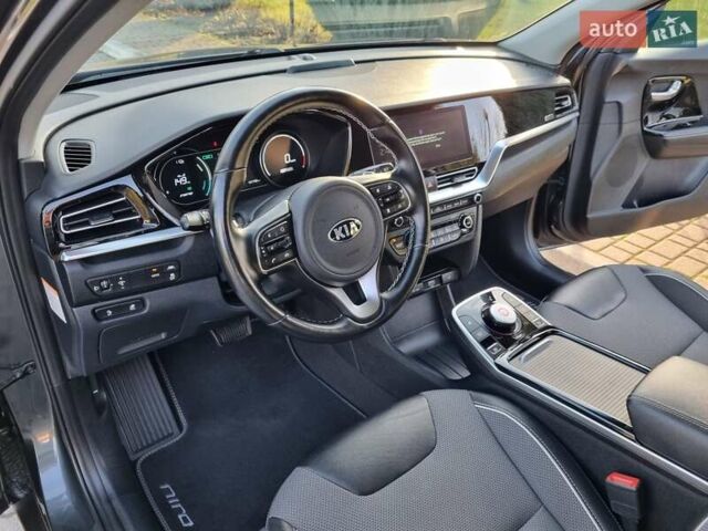 Серый Киа Niro, объемом двигателя 0 л и пробегом 121 тыс. км за 18750 $, фото 17 на Automoto.ua