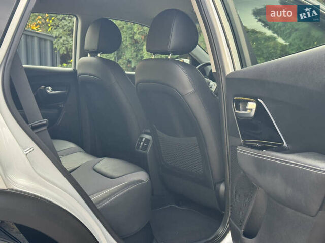 Сірий Кіа Niro, об'ємом двигуна 0 л та пробігом 141 тис. км за 17799 $, фото 41 на Automoto.ua