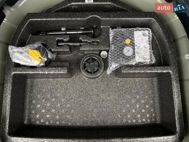 Серый Киа Niro, объемом двигателя 0 л и пробегом 66 тыс. км за 24200 $, фото 50 на Automoto.ua