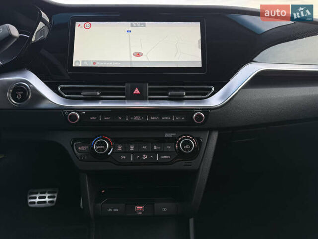 Сірий Кіа Niro, об'ємом двигуна 0 л та пробігом 97 тис. км за 22900 $, фото 58 на Automoto.ua