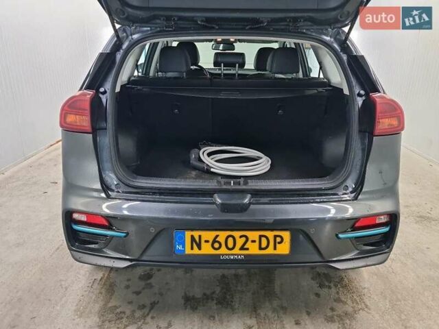 Сірий Кіа Niro, об'ємом двигуна 0 л та пробігом 111 тис. км за 19999 $, фото 4 на Automoto.ua
