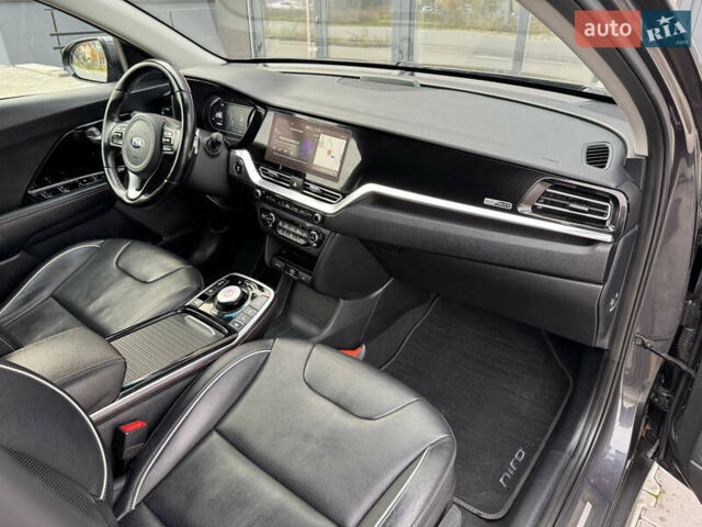 Серый Киа Niro, объемом двигателя 0 л и пробегом 147 тыс. км за 18450 $, фото 56 на Automoto.ua