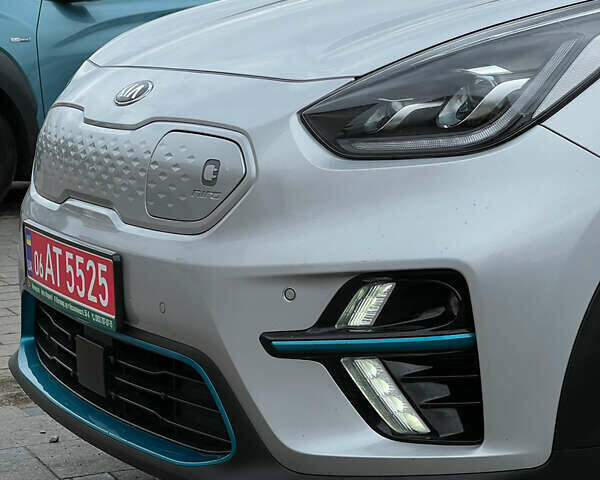 Серый Киа Niro, объемом двигателя 0 л и пробегом 91 тыс. км за 19500 $, фото 3 на Automoto.ua