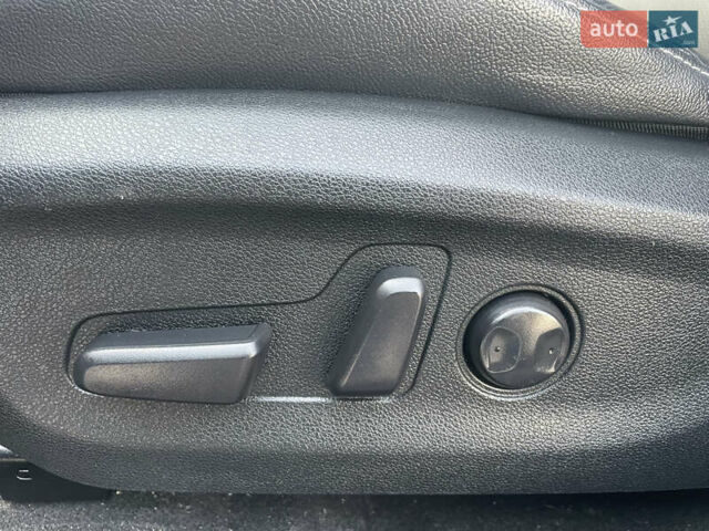 Сірий Кіа Niro, об'ємом двигуна 0 л та пробігом 140 тис. км за 18500 $, фото 21 на Automoto.ua