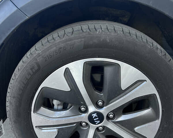 Серый Киа Niro, объемом двигателя 0 л и пробегом 102 тыс. км за 19200 $, фото 12 на Automoto.ua