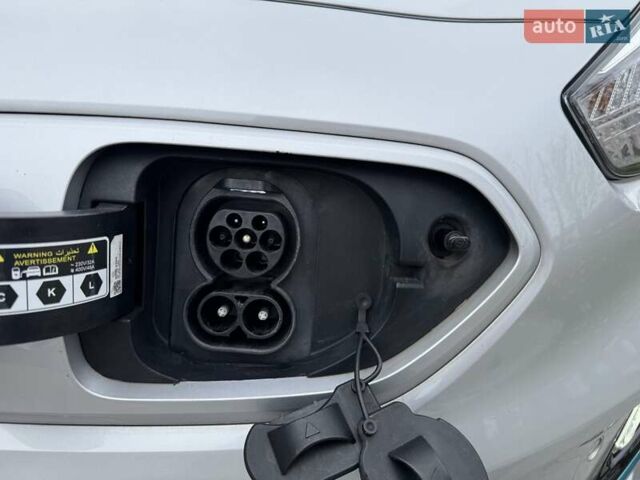 Сірий Кіа Niro, об'ємом двигуна 0 л та пробігом 101 тис. км за 19300 $, фото 13 на Automoto.ua