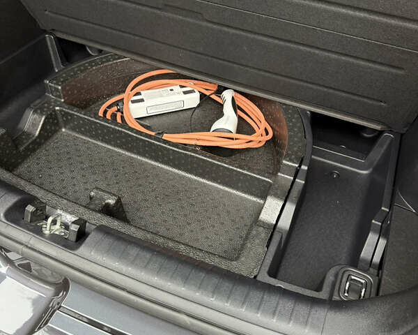 Сірий Кіа Niro, об'ємом двигуна 0 л та пробігом 50 тис. км за 22300 $, фото 74 на Automoto.ua