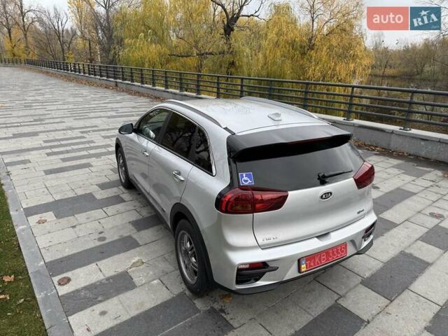 Сірий Кіа Niro, об'ємом двигуна 0 л та пробігом 101 тис. км за 19300 $, фото 9 на Automoto.ua