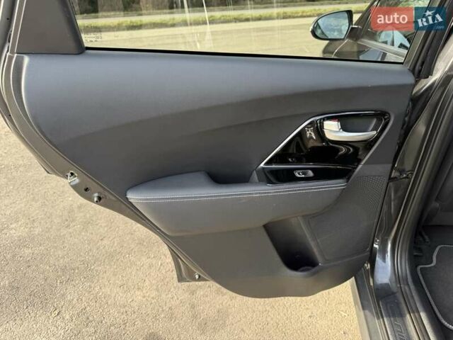 Сірий Кіа Niro, об'ємом двигуна 0 л та пробігом 88 тис. км за 21700 $, фото 30 на Automoto.ua
