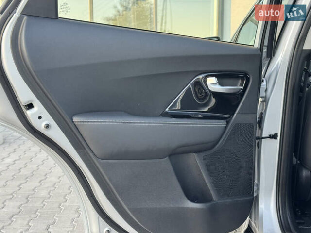 Серый Киа Niro, объемом двигателя 0 л и пробегом 139 тыс. км за 17999 $, фото 33 на Automoto.ua