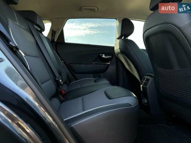 Сірий Кіа Niro, об'ємом двигуна 0 л та пробігом 37 тис. км за 23600 $, фото 90 на Automoto.ua
