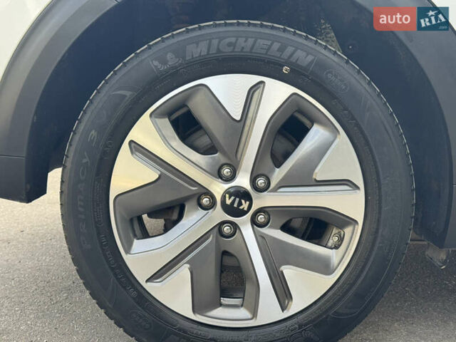 Сірий Кіа Niro, об'ємом двигуна 0 л та пробігом 141 тис. км за 17799 $, фото 57 на Automoto.ua